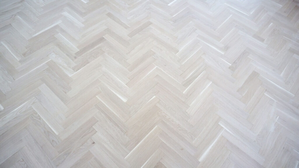 Lijado y barnizado de parquet en Carabanchel